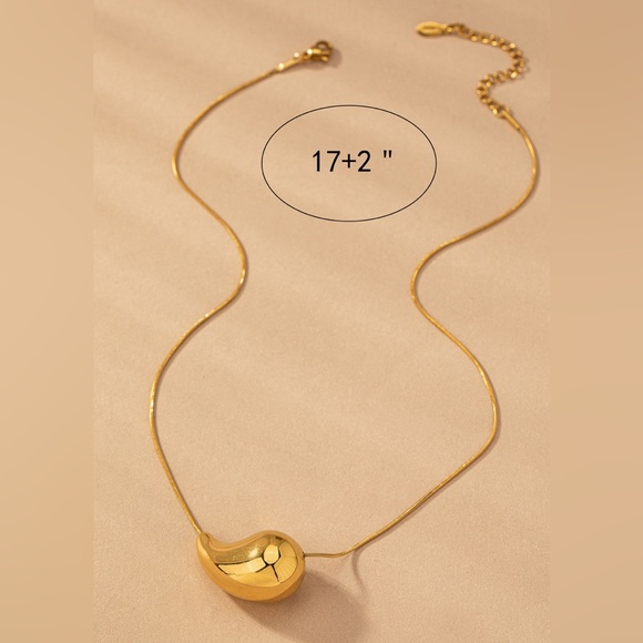 Gold sideway tear drop pendant dainty chic necklace - Picture 3 of 5